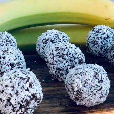 Chokladbollar med banan och kokos