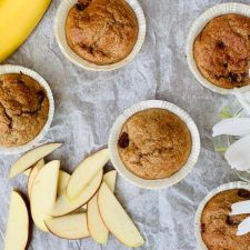 Mellismuffins med äpple och kanel