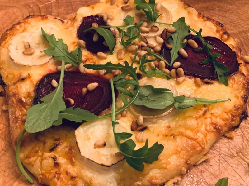 Pizza Bianco med chévre på surdegsbotten Mellisdags.se