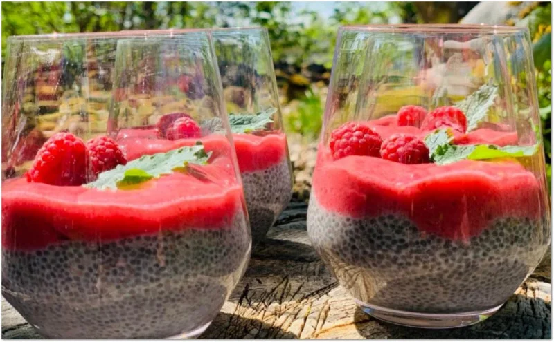 Chiapudding med hallonglass