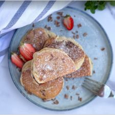 Fluffiga pannkakor med nötkrämsfyllning