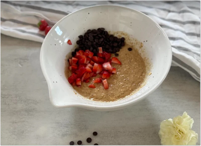 Blanda forsiktigt ner choklad och jordgubbar